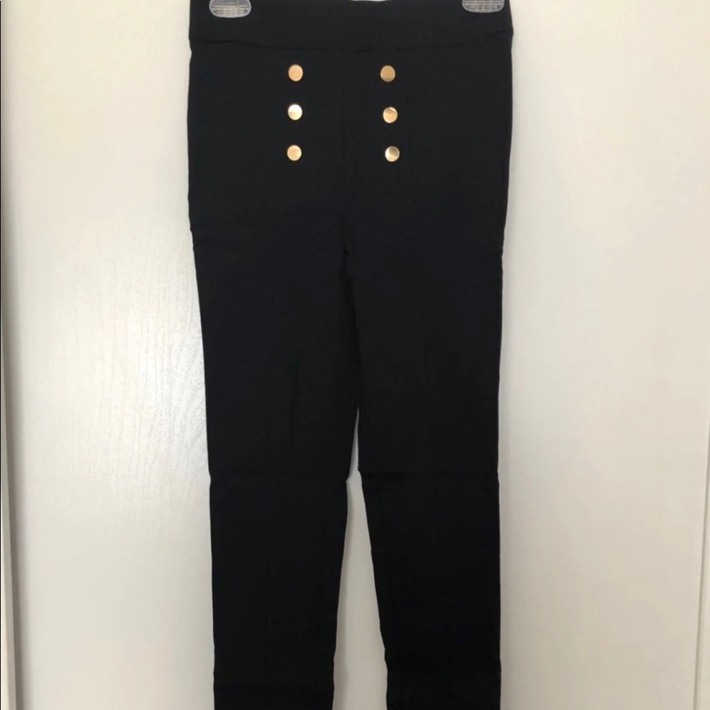 Woman’s skinny pants